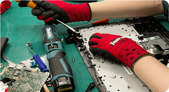 廃棄PCを解体する仕事